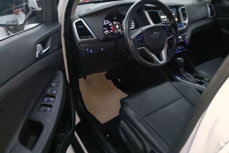 Used Hyundai Tucson 2015 1.6T Dual-Clutch Two-Wheel-Drive Smart Model Driver Seat