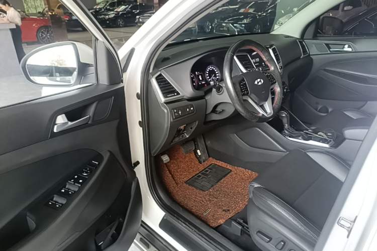 Used Hyundai Tucson 2015 1.6T Dual-Clutch Two-Wheel-Drive Leading Model Driver Seat