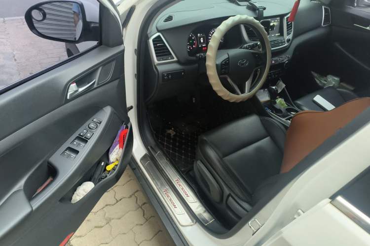 Used Hyundai Tucson 2015 1.6T Dual-Clutch Two-Wheel-Drive Smart Model Driver Seat