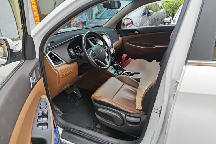 Used Hyundai Tucson 2015 1.6T Dual-Clutch Two-Wheel-Drive Leading Model Driver Seat