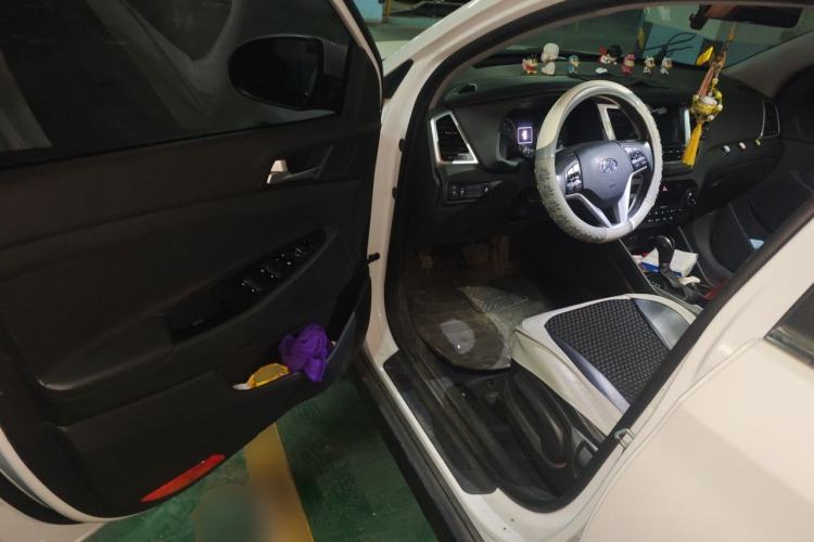 Used Hyundai Tucson 2015 1.6T Dual-Clutch Two-Wheel-Drive Smart Model Driver Seat