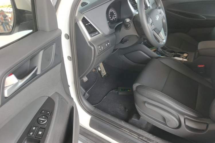 Used Hyundai Tucson 2015 1.6T Dual-Clutch Two-Wheel-Drive Smart Model Driver Seat