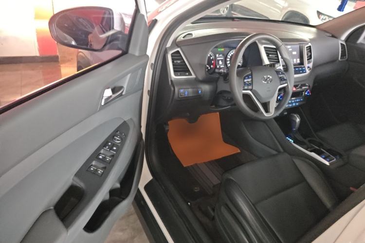 Used Hyundai Tucson 2015 1.6T Dual-Clutch Two-Wheel-Drive Smart Model Driver Seat