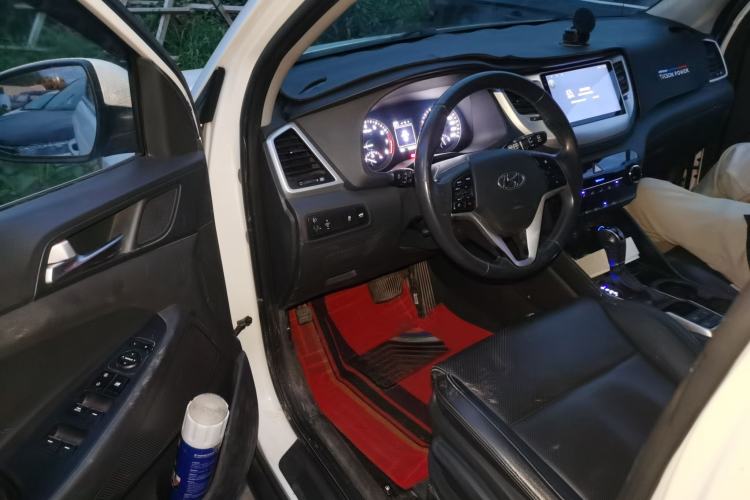 Used Hyundai Tucson 2015 2.0L Automatic Two-Wheel Drive Smart Version Driver Seat