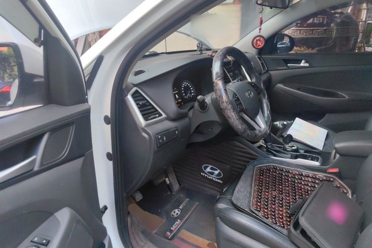 Used Hyundai Tucson 2015 1.6T Dual-Clutch Two-Wheel-Drive Smart Model Driver Seat