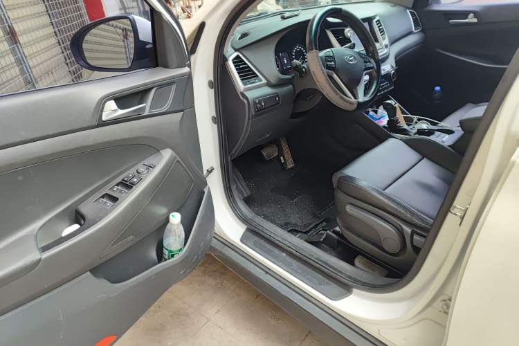 Used Hyundai Tucson 2015 1.6T Dual-Clutch Two-Wheel-Drive Smart Model Driver Seat