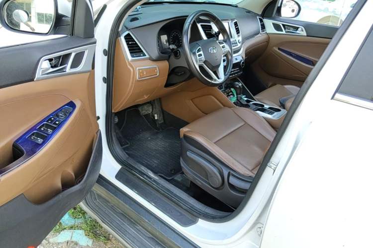 Used Hyundai Tucson 2015 1.6T Dual-Clutch Two-Wheel-Drive Smart Model Driver Seat
