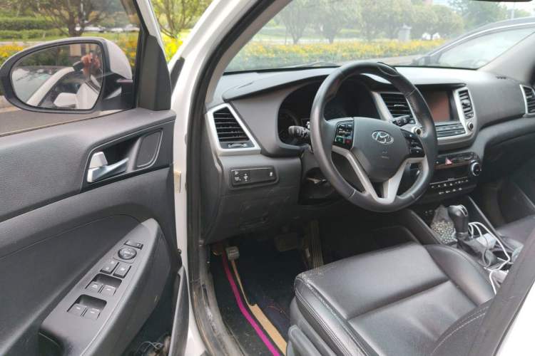 Used Hyundai Tucson 2015 1.6T Dual-Clutch Two-Wheel-Drive Smart Model Driver Seat