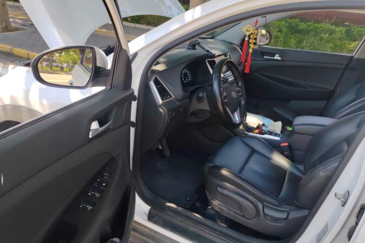 Used Hyundai Tucson 2015 1.6T Dual-Clutch Two-Wheel-Drive Smart Model Driver Seat