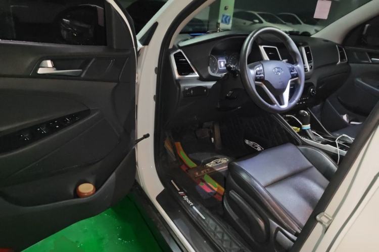 Used Hyundai Tucson 2015 1.6T Dual-Clutch Two-Wheel-Drive Smart Model Driver Seat