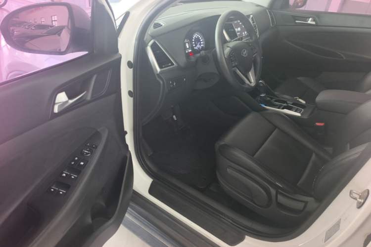 Used Hyundai Tucson 2015 1.6T Dual-Clutch Two-Wheel-Drive Smart Model Driver Seat