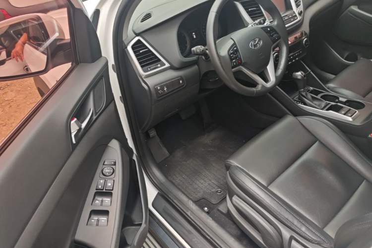 Used Hyundai Tucson 2015 1.6T Dual-Clutch Two-Wheel-Drive Smart Model Driver Seat