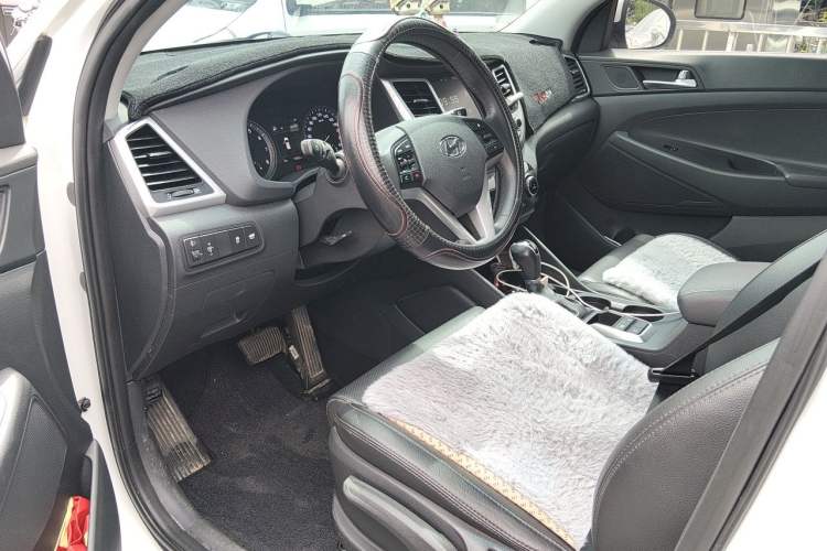 Used Hyundai Tucson 2015 1.6T Dual-Clutch Two-Wheel-Drive Leading Model Driver Seat