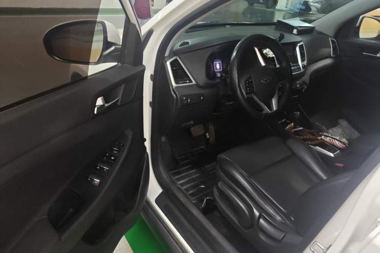 Used Hyundai Tucson 2015 1.6T Dual-Clutch Two-Wheel-Drive Smart Model Driver Seat