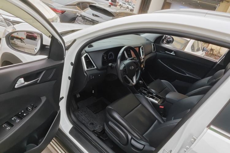 Used Hyundai Tucson 2015 1.6T Dual-Clutch Two-Wheel-Drive Smart Model Driver Seat
