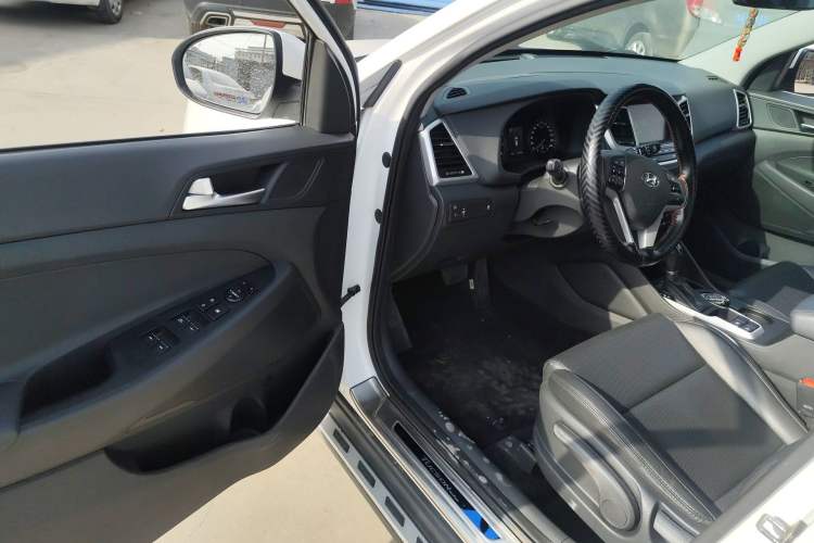 Used Hyundai Tucson 2015 1.6T Dual-Clutch Two-Wheel-Drive Smart Model Driver Seat