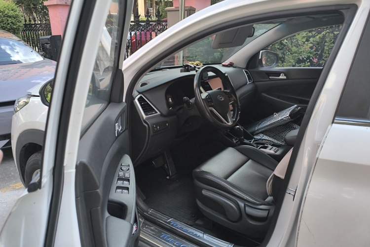 Used Hyundai Tucson 2015 1.6T Dual-Clutch Two-Wheel-Drive Smart Model Driver Seat