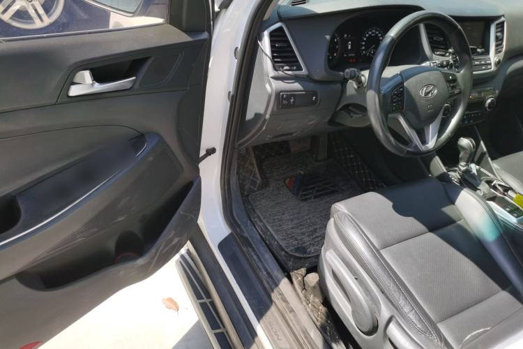Used Hyundai Tucson 2015 1.6T Dual-Clutch Two-Wheel-Drive Smart Model Driver Seat