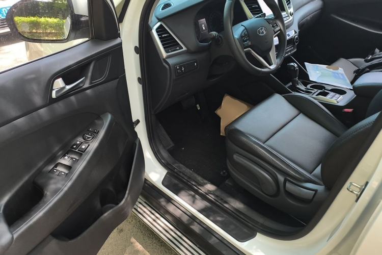 Used Hyundai Tucson 2015 1.6T Dual-Clutch Two-Wheel-Drive Smart Model Driver Seat