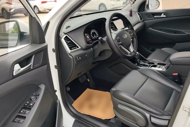 Used Hyundai Tucson 2015 1.6T Dual-Clutch Two-Wheel-Drive Smart Model Driver Seat