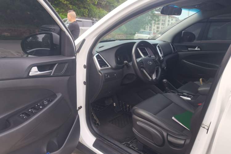 Used Hyundai Tucson 2015 1.6T Dual-Clutch Two-Wheel-Drive Smart Model Driver Seat