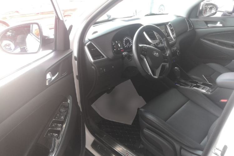 Used Hyundai Tucson 2015 1.6T Dual-Clutch Two-Wheel-Drive Smart Model Driver Seat