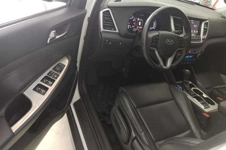 Used Hyundai Tucson 2015 1.6T Dual-Clutch Two-Wheel-Drive Smart Model Driver Seat