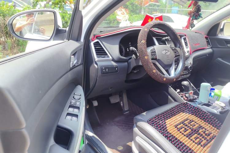Used Hyundai Tucson 2015 1.6T Dual-Clutch Two-Wheel-Drive Smart Model Driver Seat