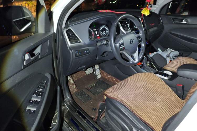 Used Hyundai Tucson 2015 1.6T Dual-Clutch Two-Wheel-Drive Leading Model Driver Seat