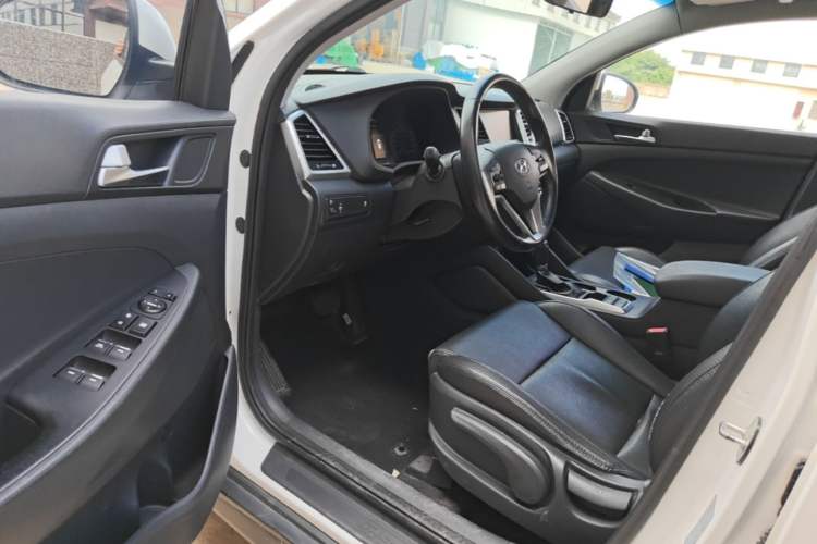 Used Hyundai Tucson 2015 1.6T Dual-Clutch Two-Wheel-Drive Smart Model Driver Seat