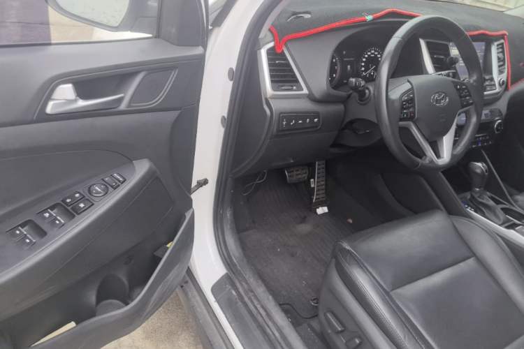 Used Hyundai Tucson 2015 1.6T Dual-Clutch Four-Wheel Drive Flagship Model Driver Seat