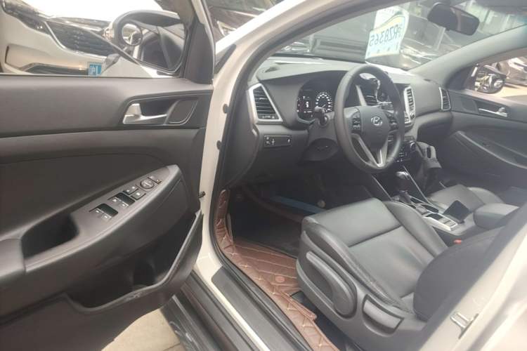 Used Hyundai Tucson 2015 1.6T Dual-Clutch Two-Wheel-Drive Smart Model Driver Seat