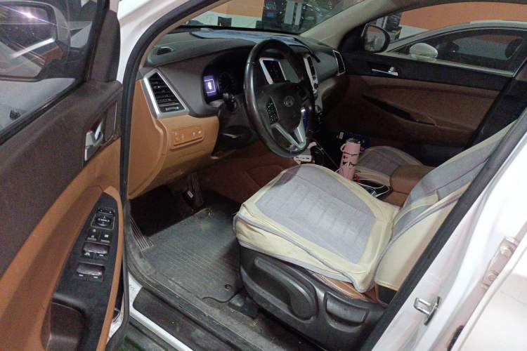Used Hyundai Tucson 2015 1.6T Dual-Clutch Two-Wheel-Drive Smart Model Driver Seat
