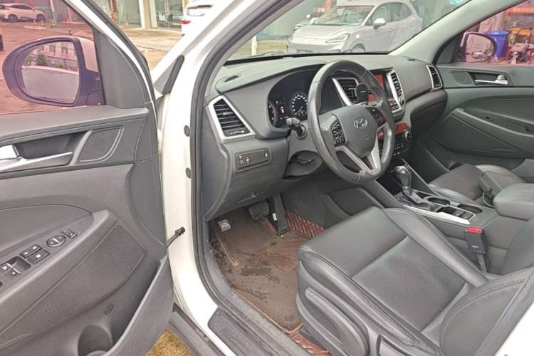 Used Hyundai Tucson 2015 1.6T Dual-Clutch Two-Wheel-Drive Smart Model Driver Seat