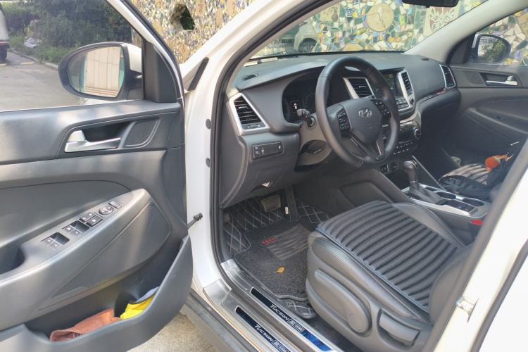 Used Hyundai Tucson 2015 1.6T Dual-Clutch Two-Wheel-Drive Smart Model Driver Seat