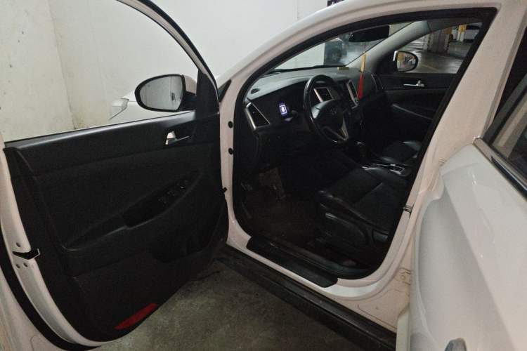 Used Hyundai Tucson 2015 1.6T Dual-Clutch Two-Wheel-Drive Smart Model Driver Seat