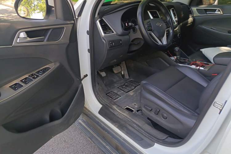 Used Hyundai Tucson 2015 1.6T Dual-Clutch Two-Wheel-Drive Smart Model Driver Seat