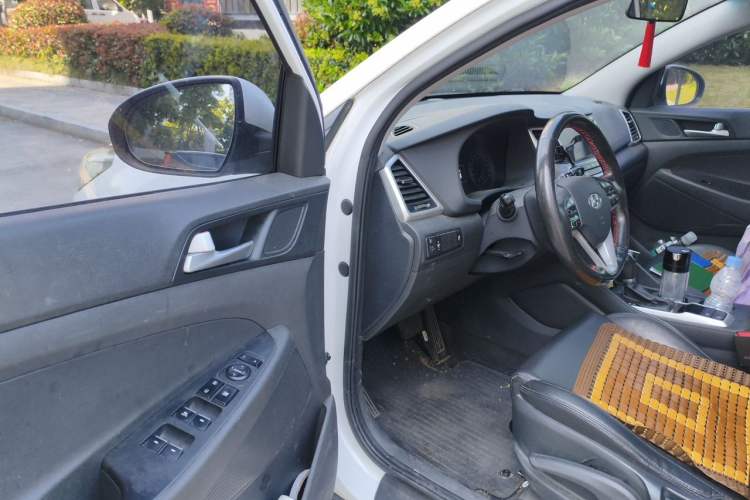 Used Hyundai Tucson 2015 1.6T Dual-Clutch Two-Wheel-Drive Smart Model Driver Seat