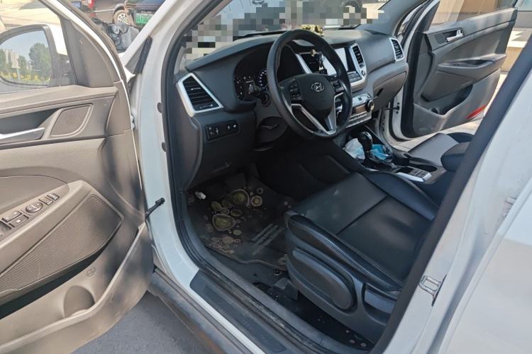Used Hyundai Tucson 2015 1.6T Dual-Clutch Two-Wheel-Drive Leading Model Driver Seat