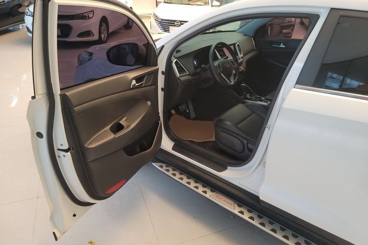 Used Hyundai Tucson 2015 1.6T Dual-Clutch Two-Wheel-Drive Smart Model Driver Seat