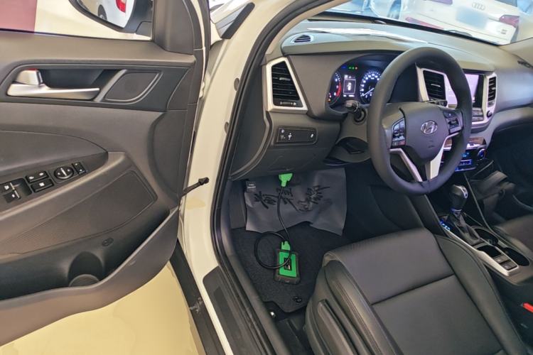 Used Hyundai Tucson 2015 1.6T Dual-Clutch Two-Wheel-Drive Smart Model Driver Seat