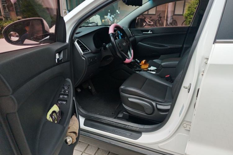 Used Hyundai Tucson 2015 1.6T Dual-Clutch Two-Wheel-Drive Smart Model Driver Seat