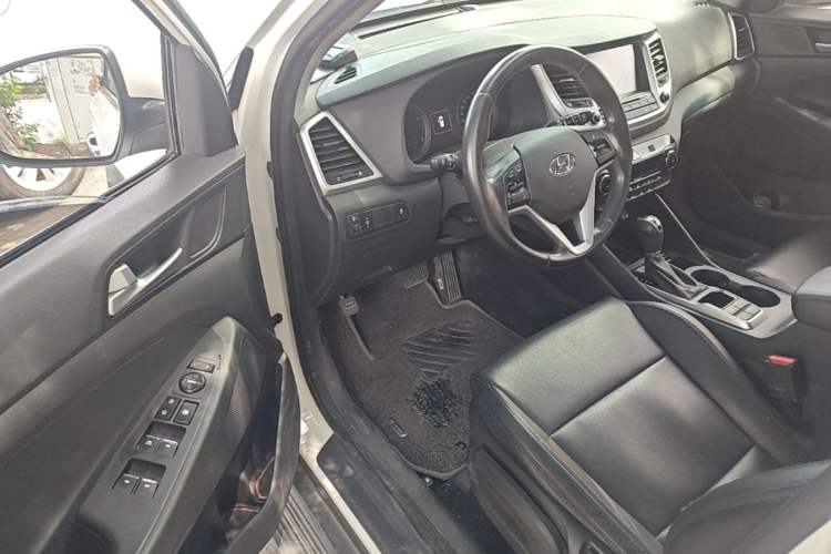 Used Hyundai Tucson 2015 1.6T Dual-Clutch Two-Wheel-Drive Smart Model Driver Seat