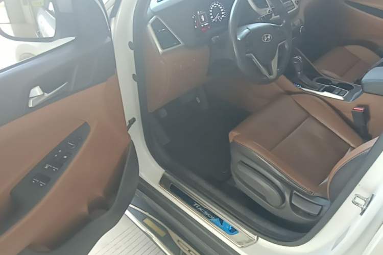 Used Hyundai Tucson 2015 1.6T Dual-Clutch Two-Wheel-Drive Smart Model Driver Seat