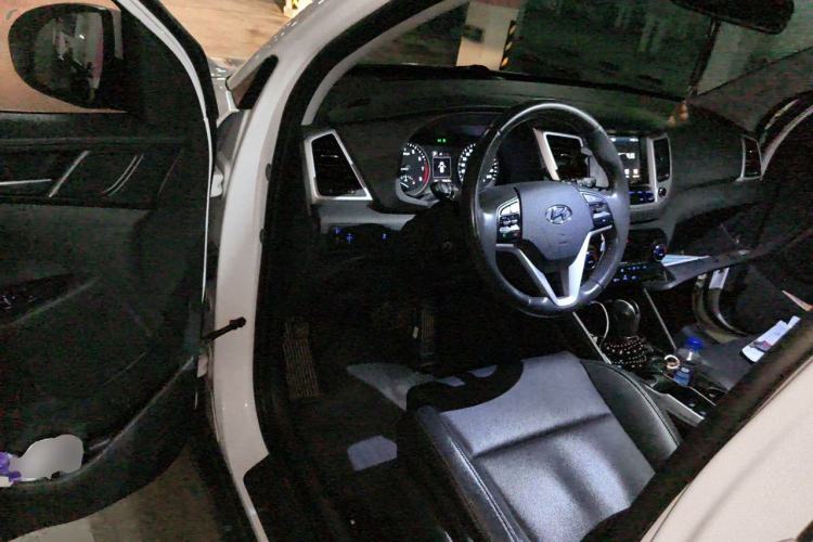 Used Hyundai Tucson 2015 1.6T Dual-Clutch Two-Wheel-Drive Smart Model Driver Seat