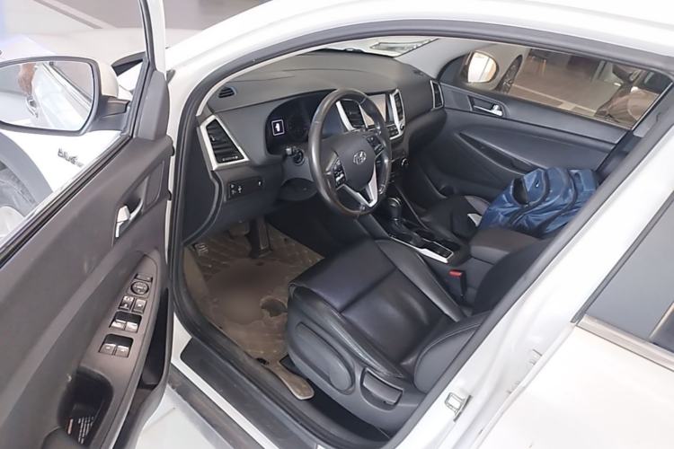 Used Hyundai Tucson 2015 1.6T Dual-Clutch Two-Wheel-Drive Smart Model Driver Seat