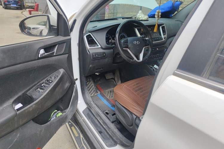 Used Hyundai Tucson 2015 1.6T Dual-Clutch Two-Wheel-Drive Smart Model Driver Seat