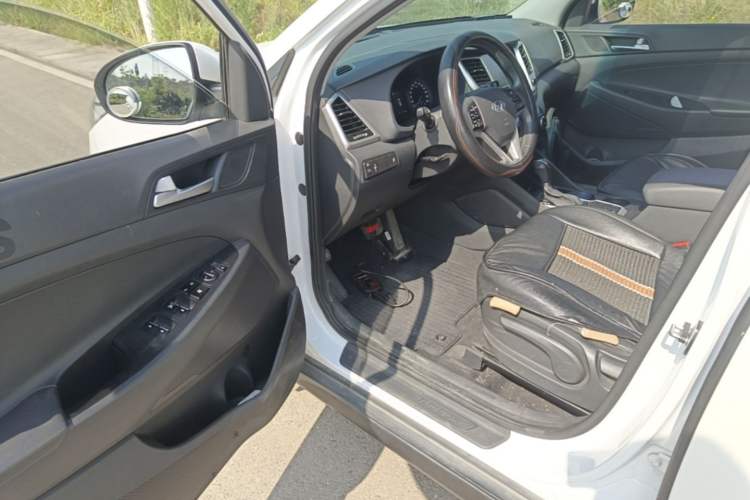 Used Hyundai Tucson 2015 1.6T Dual-Clutch Two-Wheel-Drive Smart Model Driver Seat