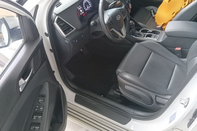 Used Hyundai Tucson 2015 1.6T Dual-Clutch Two-Wheel-Drive Smart Model Driver Seat