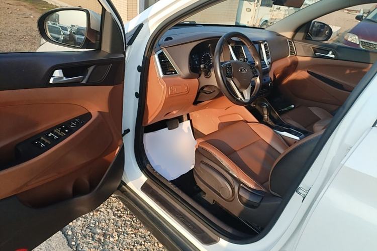 Used Hyundai Tucson 2015 1.6T Dual-Clutch Two-Wheel-Drive Smart Model Driver Seat